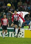 Eindhoven, 1 November 2005
Wedstrijd Champions League seizoen 2005/2006tussen PSV-AC Milaan, eindstand 1-0
Ismail Aissati in duel met Kaka
Foto: © Peter Smulders