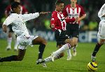 Eindhoven, 1 November 2005
Wedstrijd Champions League seizoen 2005/2006tussen PSV-AC Milaan, eindstand 1-0
Ismail Aissati in duel met Serginho
© Foto: Peter Smulders