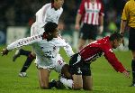 Eindhoven, 1 November 2005
Wedstrijd Champions League seizoen 2005/2006tussen PSV-AC Milaan, eindstand 1-0
Ismail Aissati in duel met Serginho
Foto: © Peter Smulders