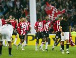Eindhoven, 1 November 2005
Wedstrijd Champions League seizoen 2005/2006tussen PSV-AC Milaan, eindstand 1-0
Blijdschap bij Ismail Aissati en DaMarcus Beasley na afloop wedstrijd. Droevenis bij Paolo Maldini
Foto: © Peter Smulders