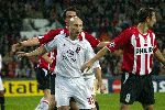 Eindhoven, 1 November 2005
Wedstrijd Champions League seizoen 2005/2006 tussen PSV-AC Milaan, eindstand 1-0
Jaap Stam tussen Phillip Cocu en Jan Vennegoor of Hesselink
© Foto: Peter Smulders