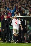 Eindhoven, 1 November 2005
Wedstrijd Champions League seizoen 2005/2006 tussen PSV-AC Milaan, eindstand 1-0
Jaap Stam haalt DaMarcus Beasley
onderuit en krijgt zijn tweede gele kaart (rood ) en kan vertrekken . Trainer Carlo Ancelotti is niet blij
© Foto: Peter Smulders