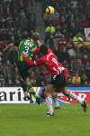 Eindhoven, 27 november 2005 Kompetitiewedstrijd Seizoen 2005/2006 
PSV-ADO Den Haag, eindstand 3-0 
Jan Vennegoor of Hesselink in kopduel
© Foto Bart Bel