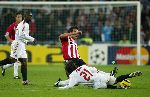 Eindhoven, 1 November 2005
Wedstrijd Champions League seizoen 2005/2006 tussen PSV-AC Milaan, eindstand 1-0
Jan Vennegoor of Hesselink in duel met Andrea Pirlo
© Foto: Peter Smulders