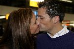Schiphol 2 november 2005
Leontien v Moorsel met haar man Michael Zijlaard op schiphol. Ze gingen naar New York voor de marathon. kussend