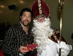 Amsterdam 27 november 2005
Guido den Aantrekker als sinterklaas met Lionel Ritchie