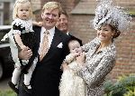 Wassenaar 19 november 2005
Doop prinses Alexia en kerk Wassenaar.
Maxima met Alexia en Prins Willem Alexander met Amalia