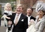 Wassenaar 19 november 2005
Doop prinses Alexia en kerk Wassenaar.
Maxima met Alexia en Prins Willem Alexander met Amalia