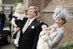 Wassenaar 19 november 2005
Doop prinses Alexia en kerk Wassenaar.
Maxima met Alexia en Prins Willem Alexander met Amalia