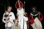 Den Hoog 27 november 2005
Guido den Aantrekker als sinterklaas en Matthijs Albers als zwart piet op bezoek bij kinderen van Bn ers.
Merlijn  kamerling.