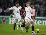 Eindhoven, 1 November 2005
Wedstrijd Champions League seizoen 2005/2006 tussen PSV-AC Milaan, eindstand 1-0
Michael Lamey in duel met Paolo Maldini
© Foto: Peter Smulders