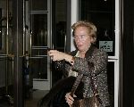 Amsterdam 28 november 2005
Beau Monde awards in het hilton.
Nina Brink verlaat Hilton