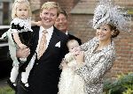 Wassenaar 19 november 2005
Doop prinses Alexia en kerk Wassenaar.
Maxima met Alexia en Prins Willem Alexander met Amalia