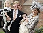 Wassenaar 19 november 2005
Doop prinses Alexia en kerk Wassenaar.
Maxima met Alexia en Prins Willem Alexander met Amalia