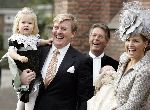 Wassenaar 19 november 2005
Doop prinses Alexia en kerk Wassenaar.
Maxima met Alexia en Prins Willem Alexander met Amalia