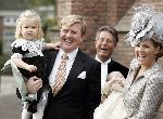 Wassenaar 19 november 2005
Doop prinses Alexia en kerk Wassenaar.
Maxima met Alexia en Prins Willem Alexander met Amalia