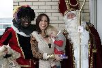 Amstelveen 27 november 2005
Guido den Aantrekker als sinterklaas en Matthijs Albers als zwart piet op bezoek bij kinderen van Bn ers.
Rene Vervoorn met dochter