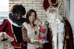 Amstelveen 27 november 2005
Guido den Aantrekker als sinterklaas en Matthijs Albers als zwart piet op bezoek bij kinderen van Bn ers.
Rene Vervoorn met dochter