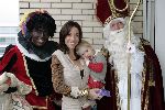 Amstelveen 27 november 2005
Guido den Aantrekker als sinterklaas en Matthijs Albers als zwart piet op bezoek bij kinderen van Bn ers.
Rene Vervoorn met dochter