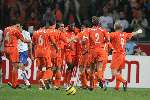 Amsterdam, 12 November 2005
Oefenwedstrijd Nederland-Italie eindstand 1-3
Ryan Babel wordt gefeliciteerd emt zijn doelpunt 1-0 voor Nederland
© Foto Bart Bel
