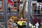 Amsterdam 2 november 2005
Bloemen op plek waar Theo v Gogh is vermoord