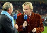 Eindhoven, 1 November 2005
Wedstrijd Champions League seizoen 2005/2006tussen PSV-AC Milaan, eindstand 1-0
Studio Sport presentator Tom Egbers in  gesprek met Johan Cruyff
Foto: © Peter Smulders