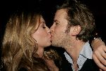 Amsterdam 16 november 2005
Presentatie cosmopolitan in Mansion.
Renate Verbaan met Winston Gerschtanowitz kussend