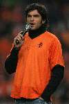 Amsterdam, 12 November 2005
Oefenwedstrijd Nederland-Italie eindstand 1-3
Xander de Buisonje zingt het Wilhemus voor de wedstrijd
© Foto Bart Bel