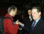 Amsterdam 6 oktober 2006
Premiere an inconvenient Truth in Tuschinski.
Al Gore verlaat de bioscoop via de achteruitgang