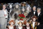Rotterdam 7 oktober 2006
Premiere Cats in het nieuwe luxor.
Cast Cats met Marco Bakke Anita Meier Gerrit Komrij en Jaap de Hoop Scheffer met zijn vrouw