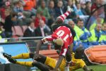 Eindhoven, 15 Oktober 2006 PSV-Roda JC, eindstand 4-1
Kompetitie Seizoen 2006/2007
Arouna Kone wordt onderuit gehaald door Pa Modou Kah