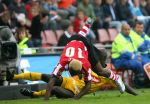 Eindhoven, 15 Oktober 2006 PSV-Roda JC, eindstand 4-1
Kompetitie Seizoen 2006/2007
Arouna Kone wordt onderuit gehaald door Pa Modou Kah