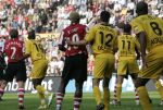 Eindhoven, 20 Oktober 2006 
Kompetitiewedstrijd PSV-Roda JC Seizoen 2006/2007
Eindstand 4-1
Arouna Kone wordt aan zijn shirt getrokken door Davy de Fauw (12) 
Shirtje trekken