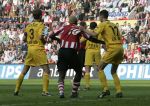 Eindhoven, 20 Oktober 2006 
Kompetitiewedstrijd PSV-Roda JC Seizoen 2006/2007
Eindstand 4-1
Arouna Kone wordt aan zijn shirt getrokken door Davy de Fauw (12) en links Jan Paul Saeijs
Shirtje trekken