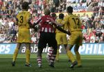 Eindhoven, 20 Oktober 2006 
Kompetitiewedstrijd PSV-Roda JC Seizoen 2006/2007
Eindstand 4-1
Arouna Kone wordt aan zijn shirt getrokken door Davy de Fauw (12) en links Jan Paul Saeijs
Shirtje trekken