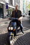 Amsterdam 11 oktober 2006
Presentatie boek Andre v Duin.
Bert Kuizenga met scooter