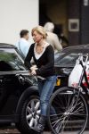 Amsterdam 26 september 2006
Connie Breukhoven boodschappen doen