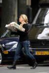 Amsterdam 26 september 2006
Connie Breukhoven boodschappen doen