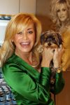 Amsterdam 28 september 2006
Connie Breukhoven met haar hondje bij de dolle dwaze dagen in Bijenkorf