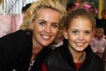 Amsterdam 6 oktober 2006
Premiere Winx club in pepsi stage.
Daphne Deckers met haar dochtertje Emma