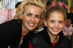 Amsterdam 6 oktober 2006
Premiere Winx club in pepsi stage.
Daphne Deckers met haar dochtertje Emma