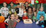 Lage Zwaluwe, 8 Oktober 2006
Jan Bauer, de zoon van Frans Bauer en Mariska Bauer wordt 4 jaar en vietr dit met het aansnijden van een taart in het bijzijn van zijn broertjes Christiaan en Frans Bauer Jr.