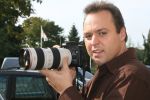 Lage Zwaluwe, 8 Oktober 2006
Frans Bauer met zijn grote hobby, fotograferen
Canon Camera