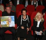 Breda, 17 Oktober 2006
Perspresentatie, persconferentie en tonen van nieuwe DVD beelden en CD in het Chasse theater
Frans Bauer hier samen met Mariska Bauer en ouders