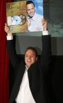 Breda, 17 Oktober 2006
Perspresentatie, persconferentie en tonen van nieuwe DVD beelden en CD in het Chasse theater
Frans Bauer met zijn gouden plaat