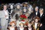 Rotterdam 7 oktober 2006
Premiere Cats in het nieuwe luxor.
Cast Cats met Marco Bakke Anita Meier Gerrit Komrij en Jaap de Hoop Scheffer met zijn vrouw