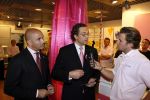 Amsterdam 5 oktober 2006
Winston Gerschtanowitz  Paul Wilkens en Marcel Timmerhuis bij presentatie Pink Ribbon Samsung en KPN.