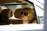 Schiphol 28 september 2006
Paris Hilton met zonnebril op in taxi