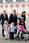 Apeldoorn 8 oktober 2006
Doop Prinses Leonore in het Loo in Apeldoorn.
Prinses Marilenen Prins Maurits met hun kinderen Prinses Anna Prins Lucas en Prinses Felicia met hun aupair  
Peter Smulders bv