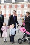 Apeldoorn 8 oktober 2006
Doop Prinses Leonore in het Loo in Apeldoorn.
Prinses Marilenen Prins Maurits met hun kinderen Prinses Anna Prins Lucas en Prinses Felicia met hun aupair  
Peter Smulders bv